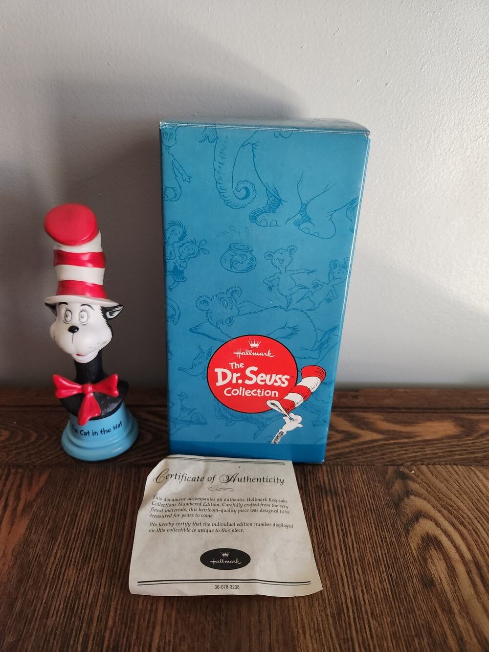 Dr.Seuss Hallmark The Cat in the Hat Figurine 2000 New